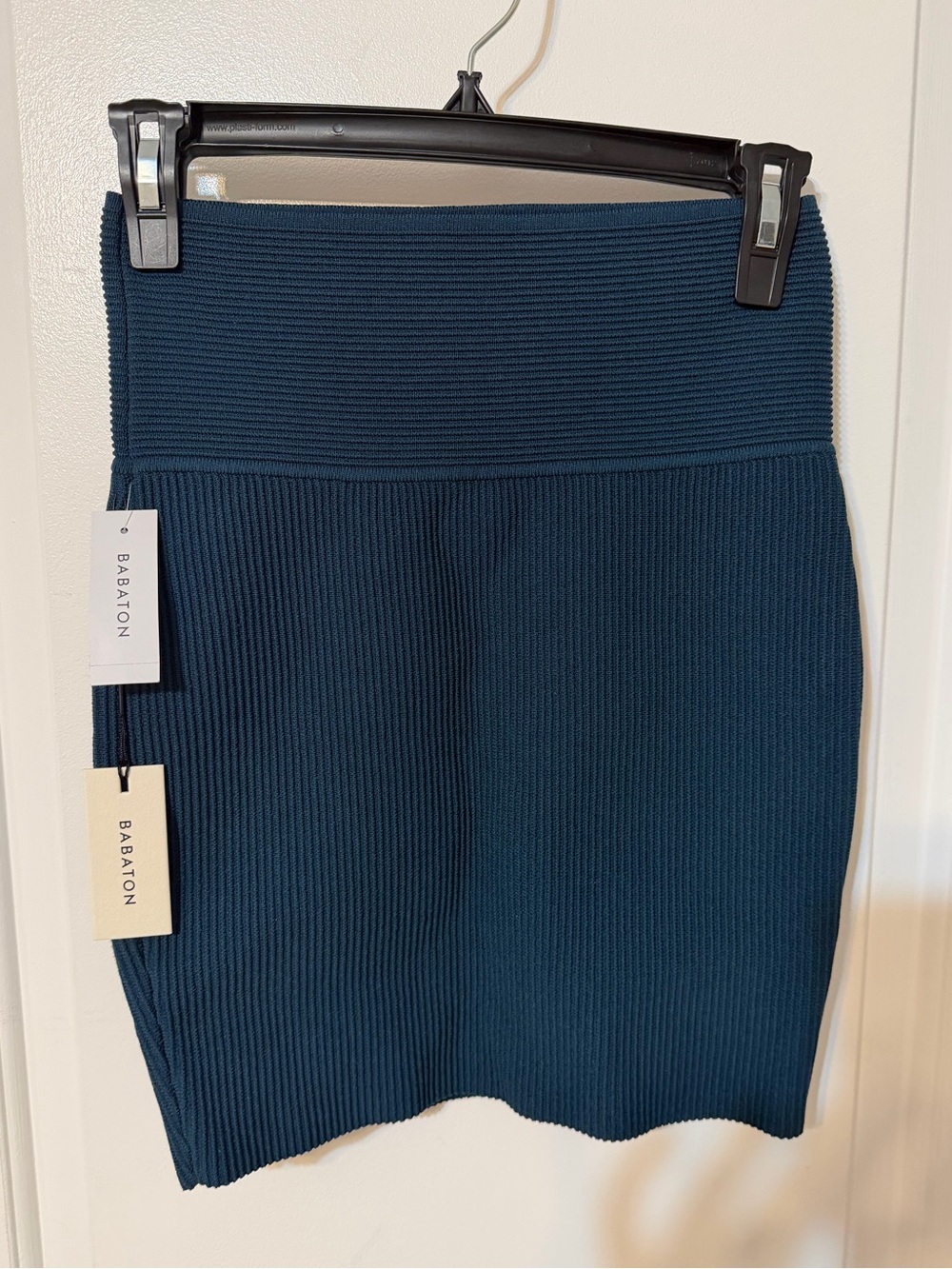 Aritzia Babaton Skirt NWT